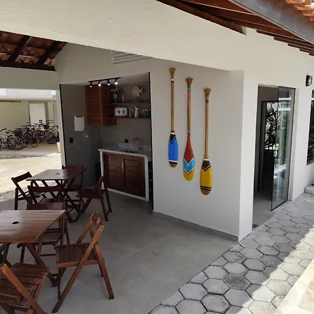 Apto com ar-cond e piscina a 100 m praia da Enseada-3